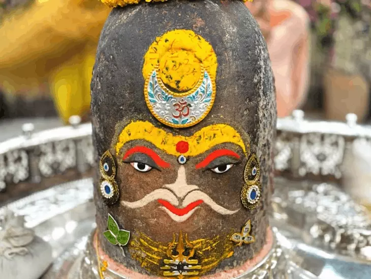 महाकाल मंदिर में भस्म आरती के दौरान हुआ विशेष पूजन, पंचामृत से किया भगवान महाकाल का अभिषेक