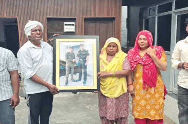 शहीद लांस नायक दिनेश शर्मा के परिजनों ने स्वतंत्रता दिवस का सम्मान ठुकराया, वीडियो में जाने मूर्ति के 1.90 लाख के भुगतान का मामला
