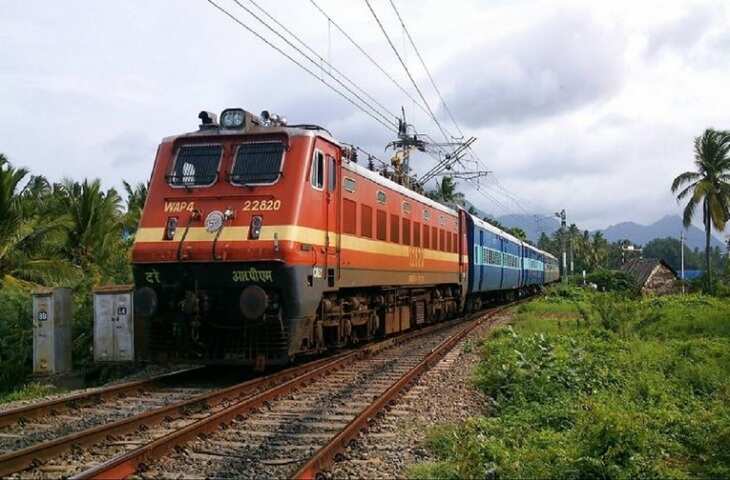 Railway Update: दिल्ली जाने वाली यात्रियों की बढ़ी परेशानी, कई ट्रेनें कैंसिल और कुछ के रूट बदले​​​​​​​