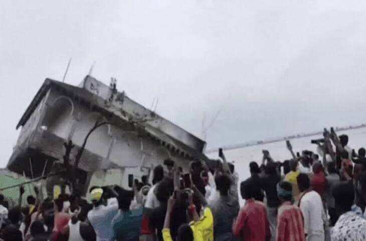 भागलपुर में गंगा का भीषण कटाव, नदी में समा गया दुर्गा मंदिर; हालात देखने बिहार लौटे डिप्टी CM