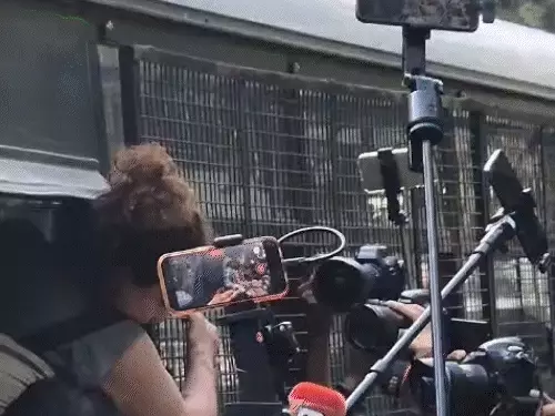 दिल्ली में SIR के खिलाफ प्रदर्शन, CEC ज्ञानेश कुमार के इस्तीफे की मांग; चुनाव आयोग कार्यालय की ओर मार्च