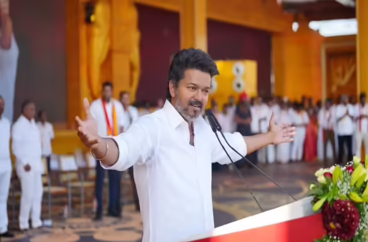 जन्मदिन पर जीत और फिर राजनीतिक सफलता, आखिर कौन है Thalapathy Vijay की &lsquo;लेडी लक&rsquo; जिससे जुड़ा है किस्मत का खेल?