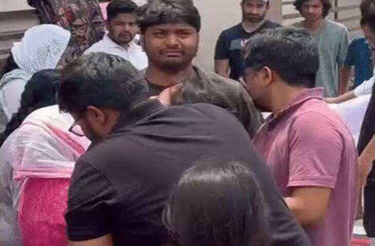 'मेरा बच्चा कहां है... कोई मेरे बच्चे को ला दो', 3 दिन से बेटे को तलाश रही मां; नोएडा में गड्ढे में गिरकर हुई थी 6 साल के आव्यान की मौत