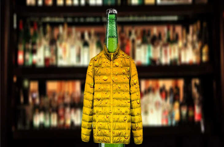 पहनो या पियो! बीयर से बनी जैकेट पहनने वाले शख्स ने मचाई सोशल मीडिया पर सनसनी, VIDEO देख आप भी रह जाएंगे दंग 