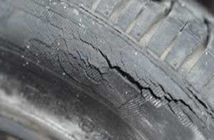 अगर टायर में दिखें यह लक्षण तो टायर्स को नजरअंदाज करना पड़ सकता है भारी,फटाफट चेक करें यह सब 