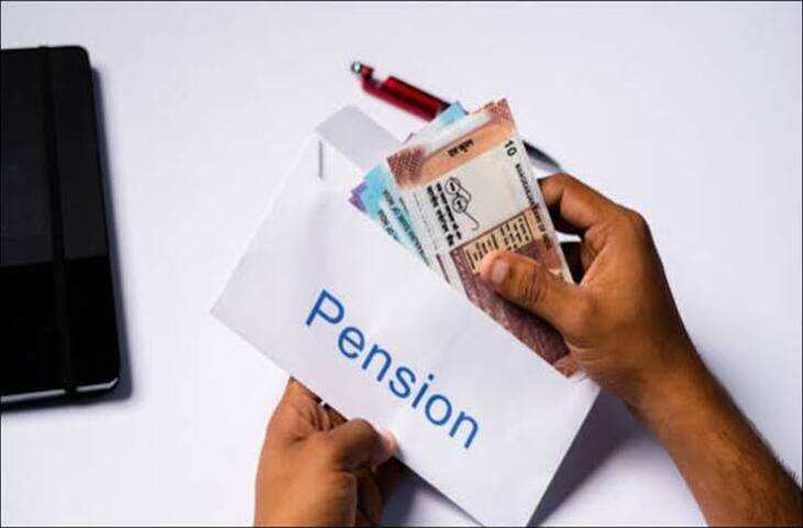 Monthly Pension Scheme: बुढ़ापे में चाहिए 50 हजार रुपये की फिक्स्ड इनकम? जानें किस उम्र से शुरू करें निवेश