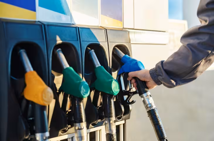 Petrol-Diesel Price : मिडिल ईस्ट तनाव से क्रूड ऑयल में आई तेजी, जानिए पेट्रोल-डीजल की कीमतों पर कितना पड़ेगा असर, जाने आज के भाव&nbsp;