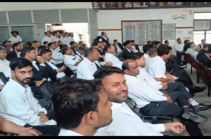 मेरठ में वकीलों का बड़ा ऐलान: कचहरी में नहीं घुस सकेंगे BJP के सांसद और विधायक, हाईकोर्ट बेंच पर आर-पार की लड़ाई