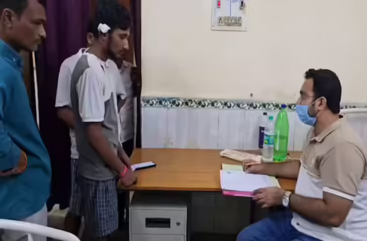 गोपालगंज में पालतू कुत्ते ने मालिक का कान काटा, अस्पताल में कराया जुड़वाने का प्रयास