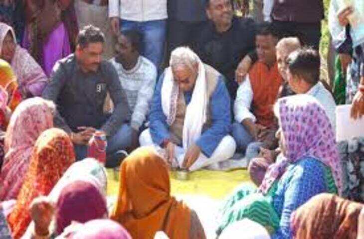 रामगंजमंडी में मदन दिलावर का देसी अंदाज, मनरेगा की महिला श्रमिकों के टिफिन से खाई बाजरे की रोटी