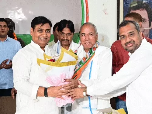 राजस्थान में बीजेपी को झटका! 5 विधानसभा क्षेत्रों के कार्यकर्ता और पदाधिकारी कांग्रेस में शामिल