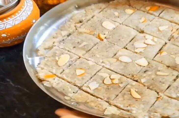 इस Janmashtami घर पर बनाएं असली स्वाद वाला मींगी पाग: 2 तार की चाशनी का सही तरीका और आसान रेसिपी