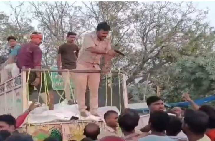 बाढ़ पीड़ितों पर पिस्टल तानते दिखे थानेदार, वीडियो वायरल होने के बाद SP ने की कार्रवाई