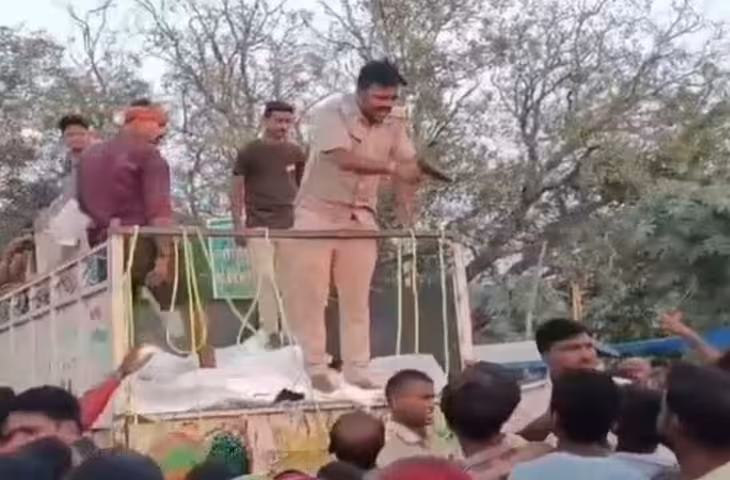 छपरा में बाढ़ पीड़ितों पर थानेदार ने तानी पिस्टल, राहत नहीं मिलने से ग्रामीणों में आक्रोश