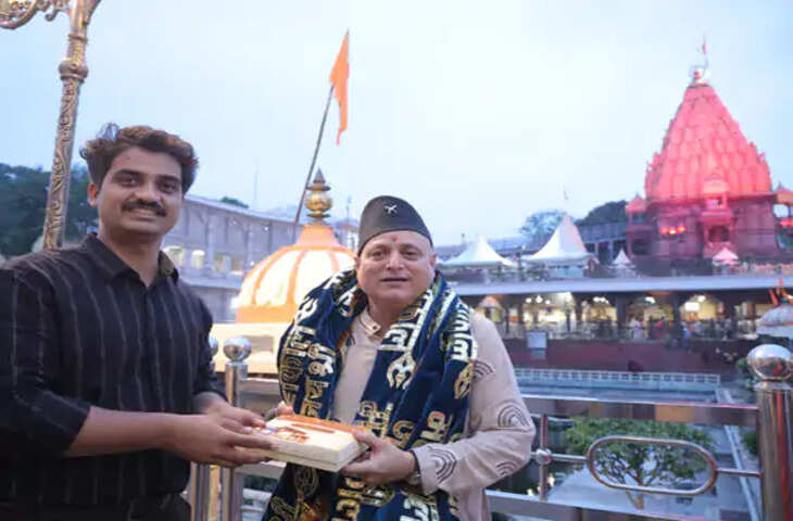 अभिनेता मनोज जोशी ने किए बाबा महाकाल के दर्शन, भस्म आरती में हुए शामिल; बोले- अनुभूति शब्दों में बयां नहीं की जा सकती