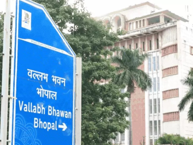 PWD में किराये की टैक्सी के ईंधन खर्च पर सवाल: RTI में चौंकाने वाला खुलासा, 50 लीटर टैंक में 55 लीटर तक डीजल भराने का दावा