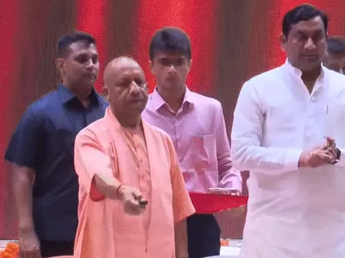 योगी का ऐलान- PRD जवानों का भत्ता बढ़ाकर 600 रुपए करेंगे, गोरखपुर में कैशलैस इलाज योजना शुरू