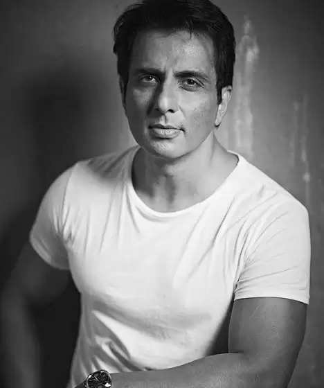 sonu sood mumbai office surveyed by income tax department