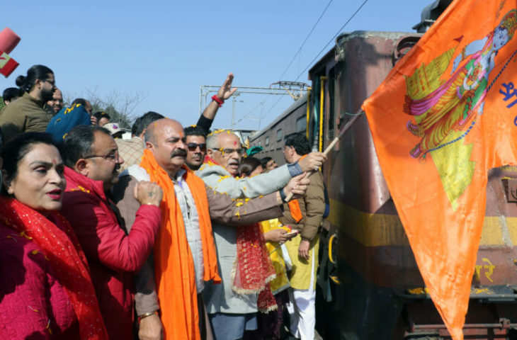 Pulwama श्रद्धालुओं को लेकर विशेष आस्था ट्रेन जम्मू से अयोध्या के लिए रवाना