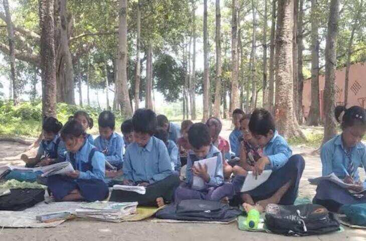 झोपड़ी में चल रही बच्चों की पढ़ाई, न बेंच-डेस्क न टॉयलेट, Bihar School का VIDEO वायरल