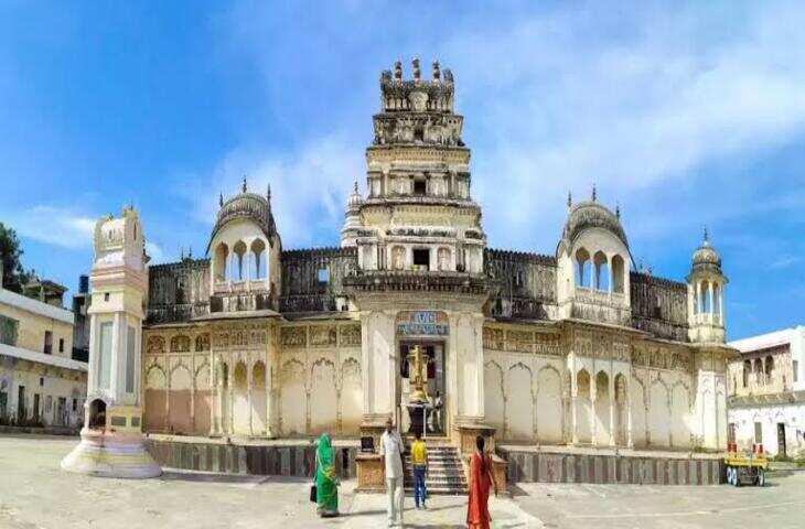 बीकानेर का करणी माता मंदिर: जहां हजारों चूहे कहलाते हैं &lsquo;काबा&rsquo;, जानिए 600 साल पुरानी आस्था की पूरी कहानी
