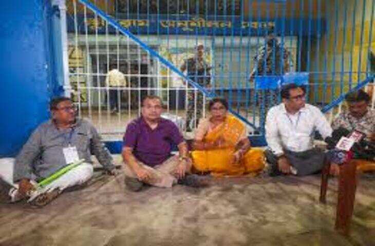 पश्चिम बंगाल में EVM स्ट्रॉन्ग रूम को लेकर सियासी तनाव बढ़ा, वीडियो में देंखे सुवेंदु अधिकारी पहुंचे कोलकाता, TMC ने लगाए गंभीर आरोप
