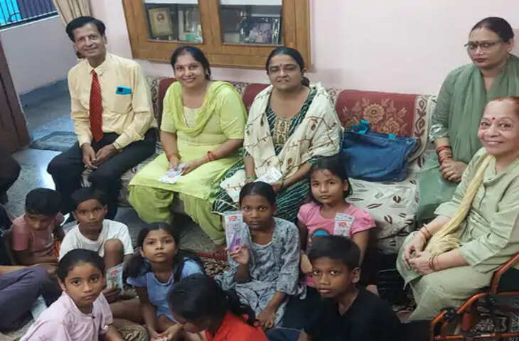 वाराणसी में बाबा जी की फ्री पाठशाला में प्रेरणादायी कार्यक्रम, बच्चों को बांटी गई स्टेशनरी