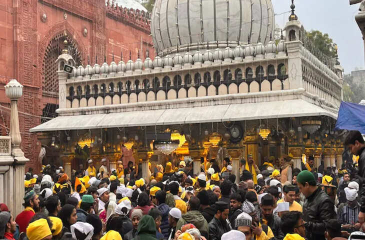 दिल्ली की दरगाह में 700 साल पुरानी सूफ़ी परंपरा और ज्ञान की देवी का पर्व