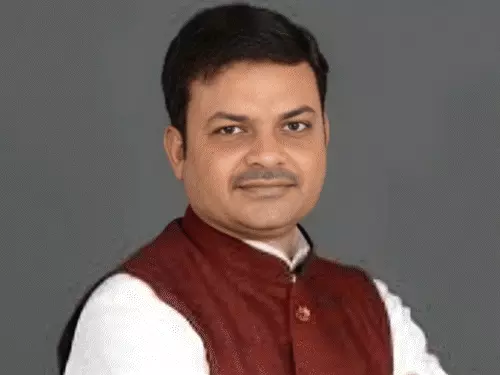बिहार में तेज प्रताप और PHED मंत्री के बीच बढ़ी तकरार, संजय कुमार सिंह ने भेजा 50 करोड़ का मानहानि नोटिस