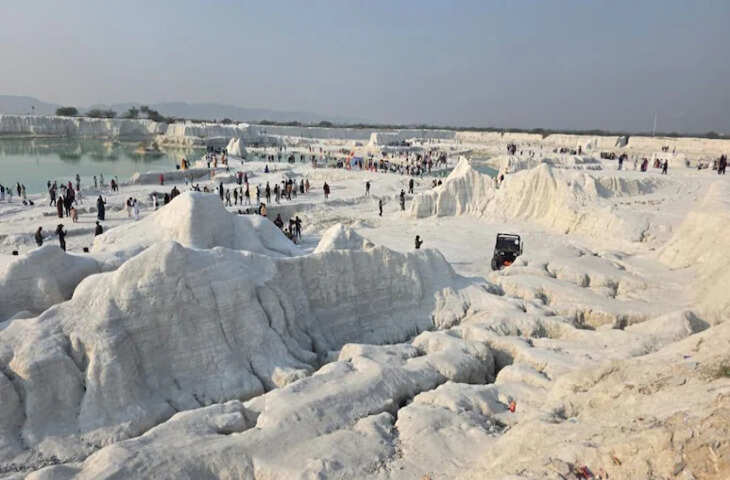 अजमेर में मार्बल के सफेद पहाड़ बने आकर्षण का केंद्र, स्विट्जरलैंड जैसा नजारा