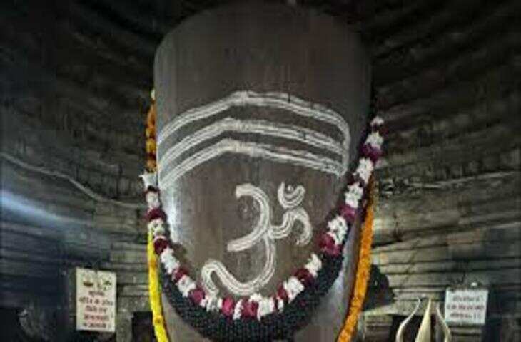 मतंगेश्वर महादेव मंदिर: खजुराहो का रहस्यमयी शिवलिंग, जल और दूध चढ़ते ही हो जाता है गायब