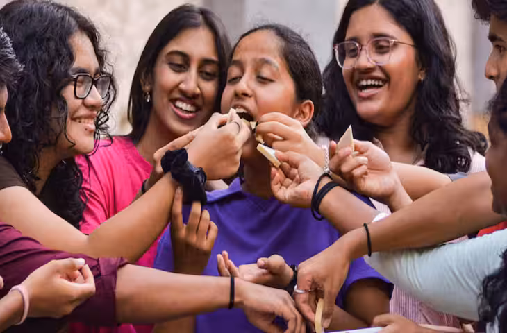 Free Coaching Scheme: यूपी के छात्रों को JEE-NEET की मुफ्त तैयारी का मौका, रहने और खाने की सुविधा भी मिलेगी