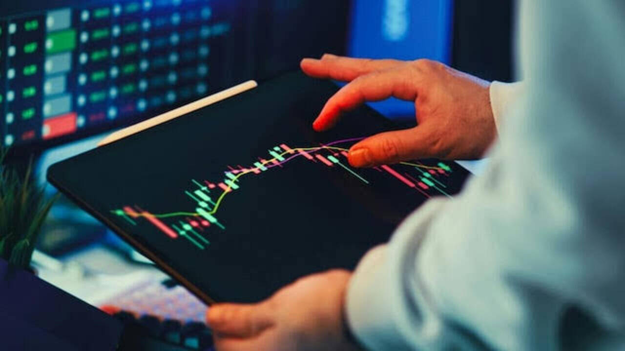 Monday Stock Picks: 24 अगस्त को इन 20 स्टॉक्स में दिख सकता है बड़ा एक्शन, नोट कर लें BUY-SELL की पूरी लिस्ट