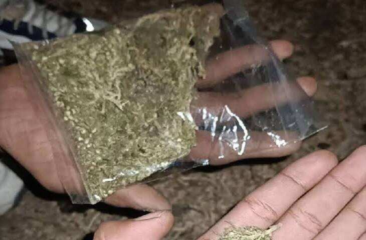 Indore News: होटल सिल्वर पैलेस में करणी सेना कार्यकर्ताओं का हंगामा, दो युवकों पर युवती को नशा देने का आरोप