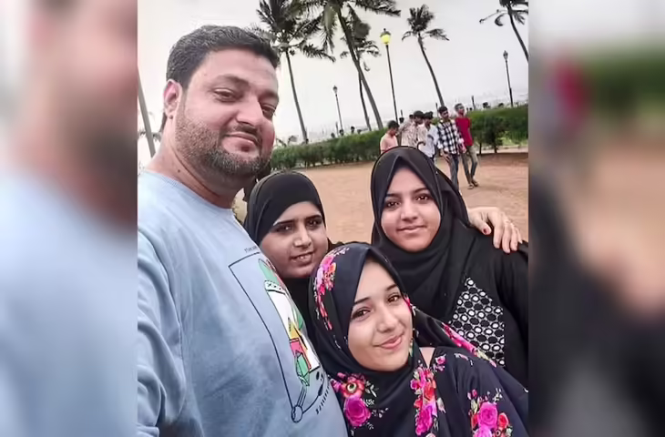 एक बेहद दर्दनाक और चौंकाने वाली घटना में पारिवारिक विवाद ने भयावह रूप ले लिया। आरोप है कि मार्कशीट में खुद को फर्स्ट दिखाने को लेकर हुए विवाद के बाद एक पिता ने गुस्से में आकर अपनी मासूम बेटी की लकड़ी काटने वाले कटर से हत्या कर दी। घटना के बाद पूरे इलाके में सनसनी फैल गई है।  छोटी सी बात बनी बड़ी त्रासदी  प्रारंभिक जानकारी के अनुसार, मामला घरेलू विवाद से जुड़ा हुआ है। बताया जा रहा है कि स्कूल की मार्कशीट को लेकर परिवार में बहस हुई थी। इसी दौरान किसी बात को लेकर पिता का गुस्सा इतना बढ़ गया कि उसने नियंत्रण खो दिया और यह खौफनाक कदम उठा लिया।  दिल दहला देने वाली वारदात  घटना के दौरान आरोपी ने लकड़ी काटने वाले कटर से अपनी बेटी पर हमला कर दिया। हमले में बच्ची गंभीर रूप से घायल हो गई और मौके पर ही उसकी हालत बिगड़ गई। परिजन उसे तुरंत अस्पताल ले गए, लेकिन डॉक्टरों ने उसे मृत घोषित कर दिया।  आरोपी गिरफ्तार  घटना की सूचना मिलते ही पुलिस मौके पर पहुंची और आरोपी पिता को गिरफ्तार कर लिया। पुलिस ने शव को पोस्टमार्टम के लिए भेज दिया है और मामले की विस्तृत जांच शुरू कर दी है।  अधिकारियों के अनुसार, शुरुआती जांच में यह घरेलू विवाद और मानसिक तनाव से जुड़ा मामला प्रतीत हो रहा है, लेकिन हर एंगल से जांच की जा रही है।  इलाके में शोक और आक्रोश  इस घटना के बाद पूरे इलाके में शोक और आक्रोश का माहौल है। स्थानीय लोगों का कहना है कि एक छोटी सी बात पर इस तरह का कदम बेहद दुखद और अस्वीकार्य है। पड़ोसी भी इस घटना से स्तब्ध हैं।  पुलिस की आगे की कार्रवाई  पुलिस का कहना है कि आरोपी से पूछताछ की जा रही है और घटना के पीछे की पूरी वजहों का पता लगाया जा रहा है। साथ ही मानसिक स्थिति और पारिवारिक पृष्ठभूमि की भी जांच की जा रही है।
