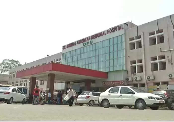 Raipur में डॉक्टरों ने दिल के अंदर फंसे 'कीमो पोर्ट' को हटाया