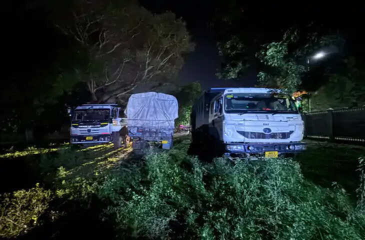 कटनी जिले में अवैध उत्खनन, ओवरलोडिंग और बिना वैध ई-ट्रांसपोर्ट परमिट (ई-टीपी) के खनिज परिवहन पर रोक लगाने के लिए जिला प्रशासन ने मंगलवार देर रात व्यापक कार्रवाई की। जिला स्तरीय टास्क फोर्स ने जिले के विभिन्न मार्गों पर औचक जांच अभियान चलाकर सात ओवरलोड और अवैध खनिज परिवहन में संलिप्त वाहनों को जब्त किया। इस कार्रवाई के बाद खनिज कारोबार से जुड़े लोगों में हड़कंप मच गया।  प्रशासन के अनुसार, जिले में लंबे समय से अवैध खनन और बिना अनुमति खनिज परिवहन की शिकायतें मिल रही थीं। इन्हीं शिकायतों के आधार पर जिला स्तरीय टास्क फोर्स का गठन कर विशेष जांच अभियान चलाया गया। टीम ने देर रात अलग-अलग स्थानों पर वाहनों की जांच की, जिसमें कई वाहन निर्धारित क्षमता से अधिक खनिज लेकर चलते पाए गए, जबकि कुछ के पास वैध ई-टीपी भी नहीं था।  जांच के दौरान सात ऐसे वाहनों को मौके पर ही जब्त कर लिया गया, जो ओवरलोडिंग या बिना वैध दस्तावेजों के खनिज परिवहन कर रहे थे। जब्त वाहनों के खिलाफ खनिज नियमों के तहत कार्रवाई शुरू कर दी गई है। अधिकारियों ने संबंधित वाहन मालिकों और संचालकों से आवश्यक दस्तावेज भी मांगे हैं।  प्रशासन का कहना है कि अवैध खनन और नियमों के विपरीत खनिज परिवहन से शासन को राजस्व का नुकसान होता है, साथ ही ओवरलोड वाहनों से सड़कों को भी भारी क्षति पहुंचती है। ऐसे मामलों पर सख्त निगरानी रखी जा रही है और भविष्य में भी इसी तरह के औचक अभियान जारी रहेंगे।  जिला प्रशासन ने स्पष्ट किया है कि बिना वैध ई-टीपी, निर्धारित क्षमता से अधिक खनिज लोड करने या अवैध उत्खनन में शामिल पाए जाने वाले किसी भी व्यक्ति या वाहन के खिलाफ कड़ी कार्रवाई की जाएगी। अधिकारियों ने खनिज परिवहन से जुड़े कारोबारियों से नियमों का पालन करने और सभी आवश्यक दस्तावेज साथ रखने की अपील भी की है।  प्रशासन की इस सख्त कार्रवाई के बाद जिले में अवैध खनिज परिवहन करने वालों में हड़कंप की स्थिति है। माना जा रहा है कि लगातार हो रही जांच और सख्ती से अवैध खनन तथा ओवरलोडिंग पर प्रभावी अंकुश लगाने में मदद मिलेगी।