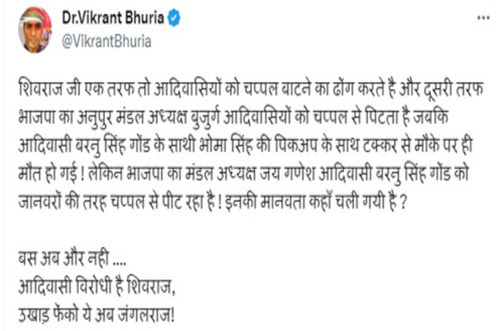 केरल के मुख्यमंत्री पिनाराई विजयन सात महीने के बाद मंगलवार शाम को मीडिया से मुखातिब हुए। ठीक उसी तरह, जब दुनिया में कोविड का प्रकोप था।  विजयन ने मंगलवार को पिछले हफ्ते कोझिकोड में सामने आए निपाह वायरस के प्रकोप के बारे में विस्तार से बात की।   उन्&zwj;होंने कहा, "भले ही अधिकारी निपाह के प्रसार को रोकने में सक्षम हैं, लेकिन चीजें पूरी तरह से स्पष्ट नहीं हुई हैं। अभी कुछ और समय के लिए सावधानी बरतनी होगी और स्वास्थ्य पेशेवरों जैसे क्षेत्र में रिपोर्टिंग के लिए जाने वाले मीडिया कर्मियों को सावधान रहना होगा।"   विजयन ने कहा, "दूसरी लहर से इनकार नहीं किया जा सकता, लेकिन अब तक सब कुछ नियंत्रण में है। चमगादड़ों के 39 नमूने परीक्षण के लिए भेजे गए थे और रिपोर्टें नकारात्मक आई हैं। 2018 में पहली बार कोझिकोड में निपाह का मामला सामने आया था, फिर 2019 में एर्नाकुलम में और फिर 2021 में कोझिकोड में इसका प्रकोप देखा गया। कोझिकोड में निपाह ज्&zwj;यादा क्&zwj;यों फैलता है, इसका अभी तक पता नहीं चल पाया है, जबकि आईसीएमआर अभी भी इस पर काम कर रहा है।''   उन्होंने कहा कि इस बार 1,286 संदिग्ध मामले थे और छह पॉजिटिव मामले सामने आए।  उन्&zwj;होंने कहा, "कुल संदिग्धों में से 276 उच्च जोखिम श्रेणी में थे, जिनमें से 122 छह पॉजिटिव मामलों के परिवार के सदस्य और रिश्तेदार थे। संदिग्धों में 118 स्वास्थ्य पेशेवर भी शामिल थे। इस समय 994 लोग निगरानी में हैं। कुल मिलाकर, 304 नमूने परीक्षण के लिए भेजे गए थे, जिनमें से 267 परिणाम आए हैं और छह सकारात्मक थे। फिलहाल नौ लोग कोझिकोड मेडिकल कॉलेज अस्पताल में आइसोलेशन में हैं।"