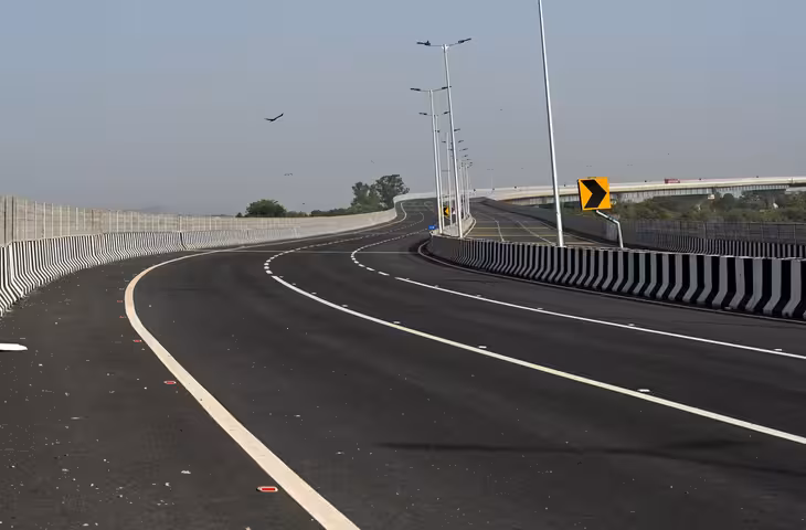 कोहरे से पहले नेशनल-स्टेट हाईवे बनेंगे एक्सीडेंट फ्री जोन, रिफ्लेक्टर और रंबल स्ट्रिप लगेंगे