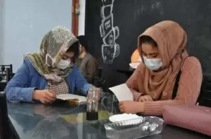 अफगान लड़कियां स्कूलों में लड़को से अलग कक्षाओं में पढ़ सकती हैं Taliban