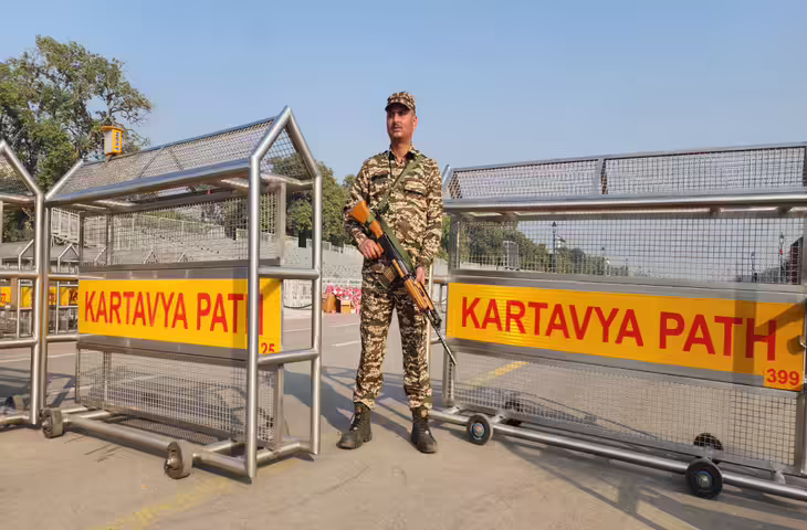 Republic Day Full Dress Rehearsal: शुक्रवार को दिल्ली की कई सड़कें रहेंगी बंद, देखें डायवर्टेड रूट लिस्ट​​​​​​​