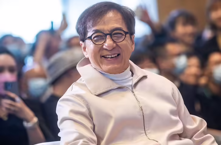 जब हर तरफ लगे अंधेरा और उम्मीद खत्म हो जाए, तब सहारा बनेंगी Jackie Chan की ये सीख