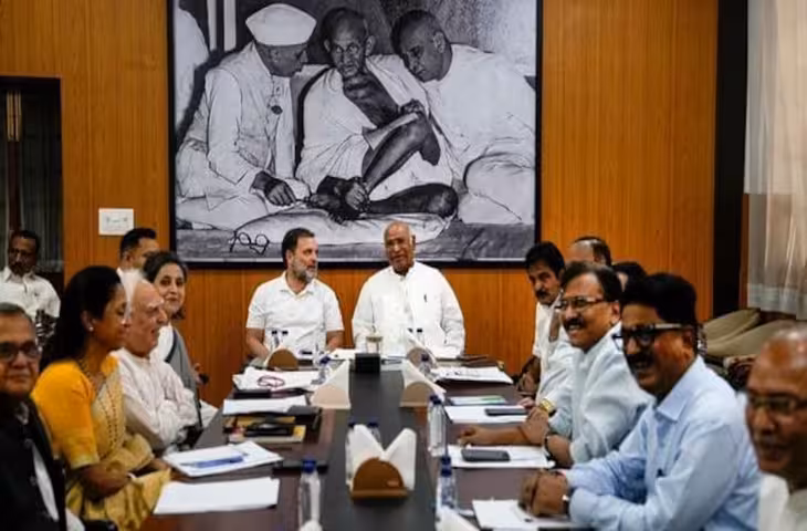 राहुल गांधी के आवास पर INDIA गठबंधन की बैठक खत्म, अब गांधी स्मृति के लिए रवाना हुए सांसद; वीडियो में देंखे NEET पीड़ित छात्रों को देंगे श्रद्धांजलि