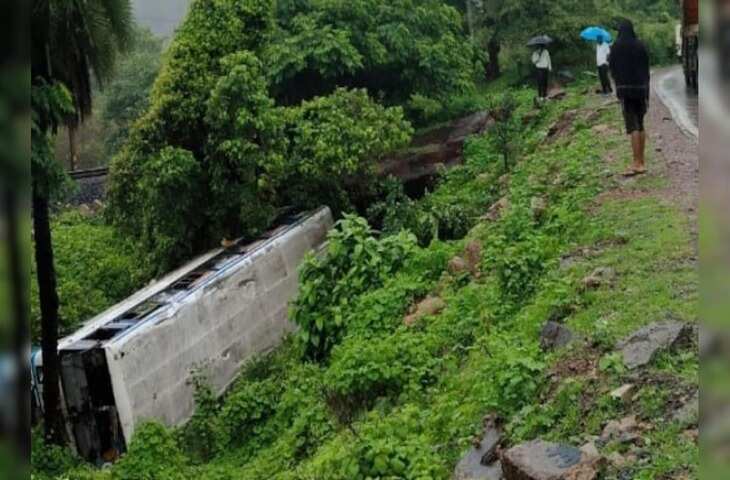 राजस्थान में घना कोहरा और कड़ाके की सर्दी, वी​डियो में देखें कोटा-झालावाड़ हाईवे पर बस पलटी, 30 से ज्यादा घायल