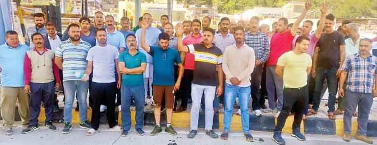 Mandi लिंक रोड से जा रहा ट्रक ड्राइवर बेरहमी से पीटा