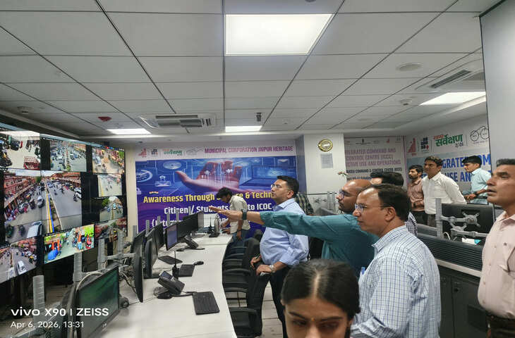 निगम कार्यालय में ही गंदगी के ढेर, आयुक्त का फूटा गुस्सा, बोले&mdash;&lsquo;पहले अपना घर तो साफ करो