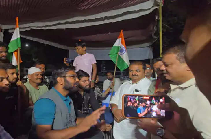 कटनी में मेडिकल कॉलेज की मांग को लेकर छात्रों का जन सत्याग्रह 21वें दिन भी जारी, आंदोलन स्थल पहुंचे उमंग सिंघार