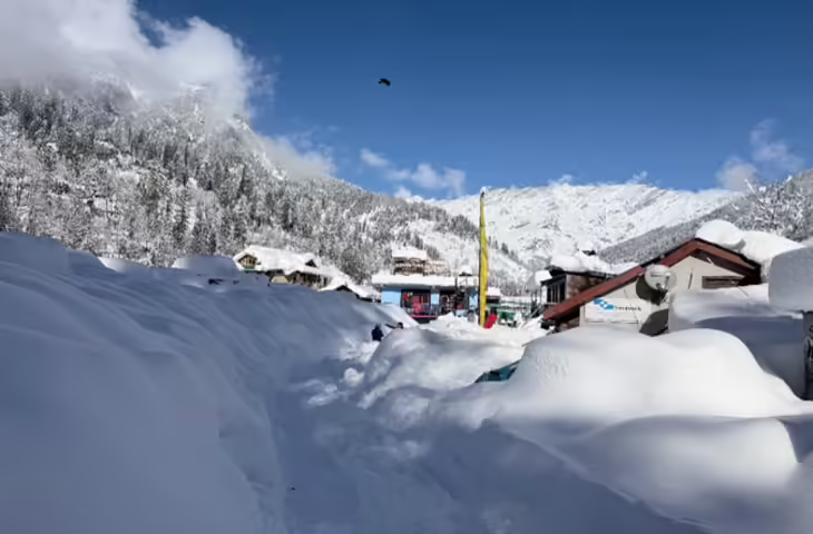 हिमाचल में मौसम फिर बिगड़ने के आसार, भारी बारिश-बर्फबारी से कई सड़कें और बिजली-पेयजल सेवाएं बाधित