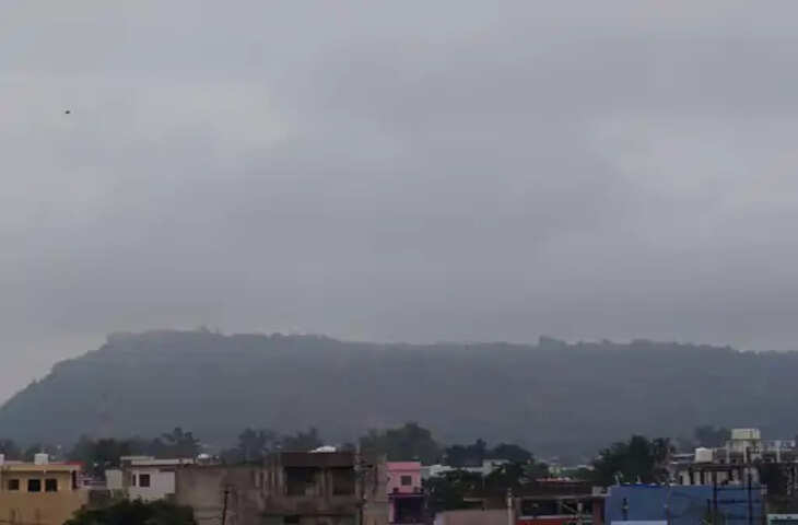 रायसेन में चक्रवाती तूफान अर्नब का असर, लगातार तीसरे दिन बदला मौसम; कोहरा और ठंडी हवाओं से बढ़ी ठंड