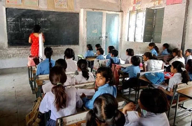 झारखंड में अनोखी पहल: बच्चों के साथ अब उनके माता-पिता भी जाएंगे स्कूल, निरक्षर अभिभावकों को पढ़ाएगी सरकार